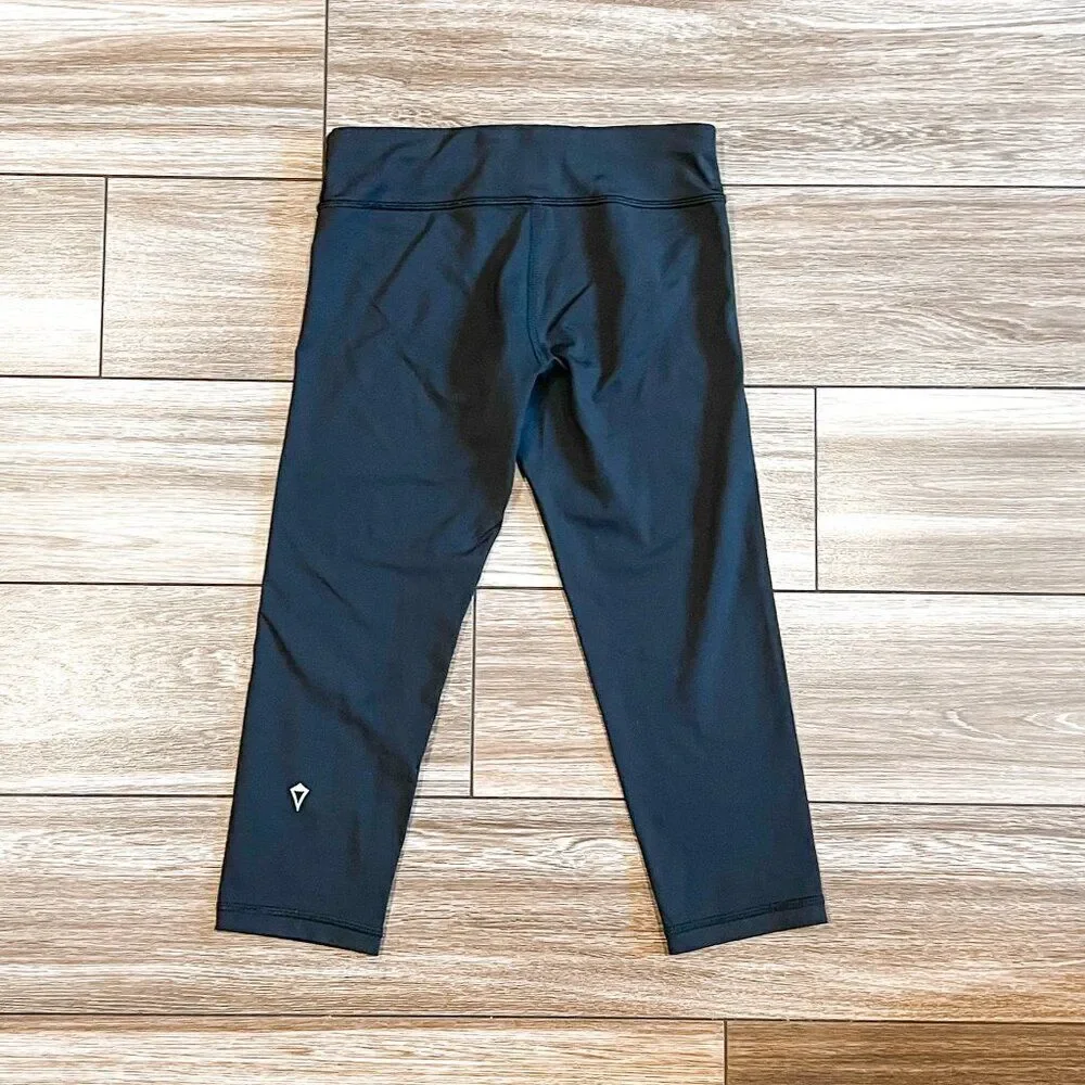 Ivivva by Lululemon Solid Black Summer Cropped Knee Length Leggings Size 10